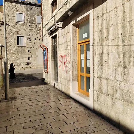 Split It Hostel-2