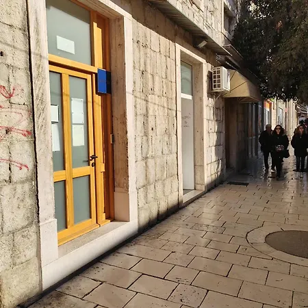 Split It Hostel-3