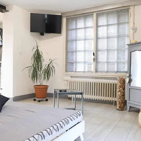 Jolie Petit F2 Dans Maison-3
