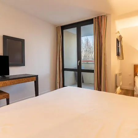 Appartement rénové pour 5 pers avec piscine tennis et parking 232-2