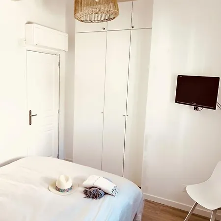 Maisonnette avec 2 chambres climatisée en face de la plage de Gigaro-3