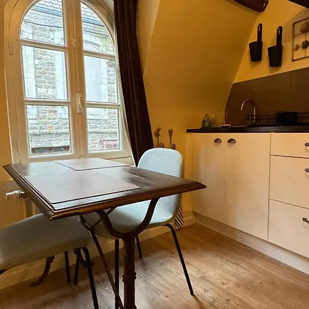 Maison 1747 - Gîtes de Standing en Vieille-ville avec Cour-3