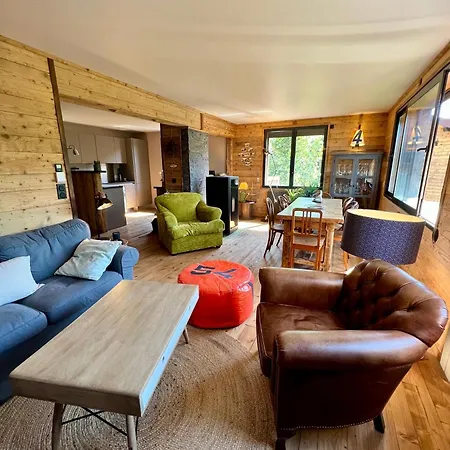 Chalet Vieux Bois, au coeur du village des Rousses-2
