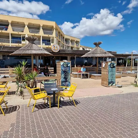 Appartement 1ere ligne piscine terrasse au bord de la plage front de mer avec 6 vélos-3