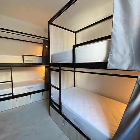 We Street Hostel - Albergue-3