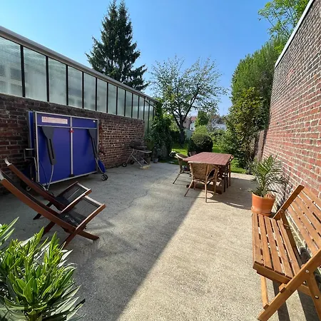 La chambre jaune maison avec grande terrasse et garage privé-2