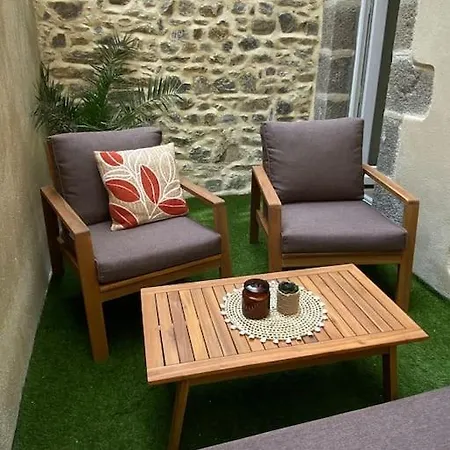 Granville / Maison entièrement rénovée à 100 m des plages-3