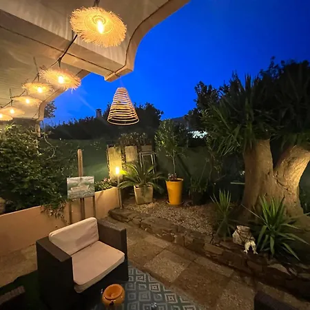 Private Garden In Center Of Saint Tropez-3