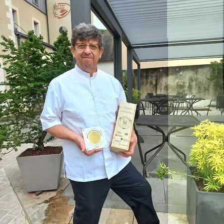 Hôtel Restaurant Famille Bourgeois La Cote des Monts Damnés-2
