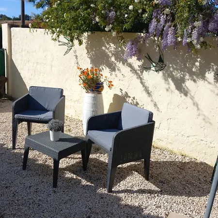 Studio avec Jardin et Parking Privés-3