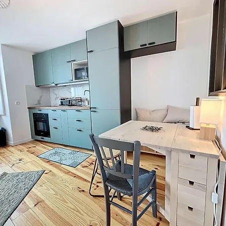 Appartement rénové, 1 chambre, 300m de la gare, près du centre de Granville - FR-1-361-479-3