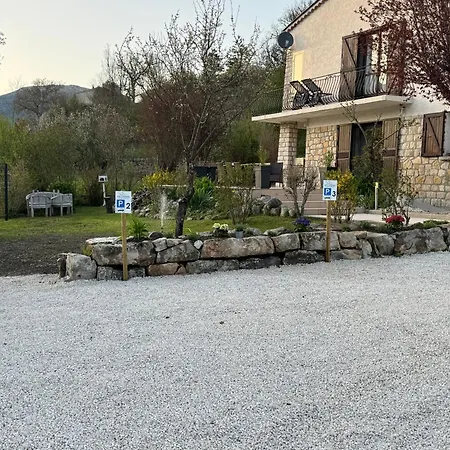 BNB Castellane Chambre d'Hotes B&B-2