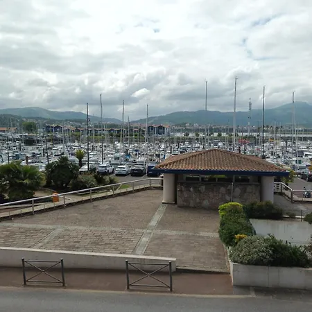 Spacieux T2 A Hendaye Avec Parking A Deux Pas De La Plage - Fr-1-239-794-3