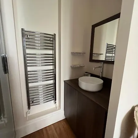 HYPER CENTRE ,jolie chambre climatisée avec PARKING SECURISE gratuit-2