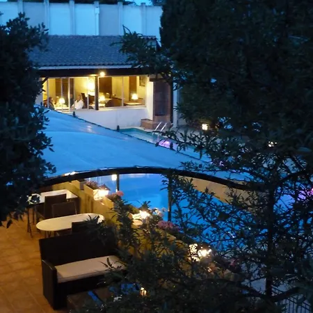 Logis Hôtel - Restaurant Résidence Les Cèdres-3