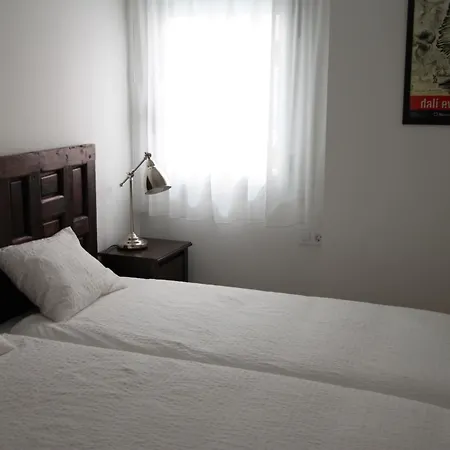 Apartaments Centre Figueres-2