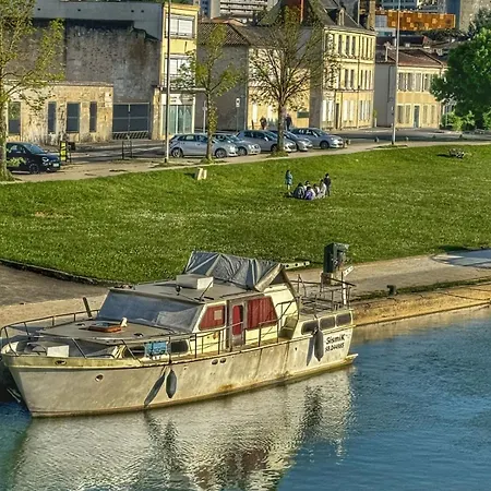 Idéal couples&pro - Patio extérieur- Proche centre ville et gare - Promenade au bord de la Charente - Parking à proximité - Wifi très haut debit - Équipement premium -Netflix-3