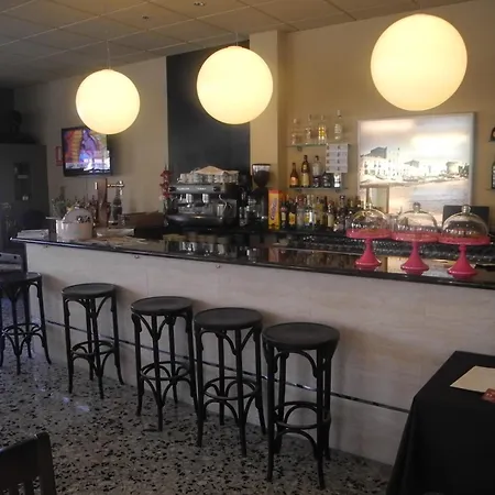Hostal Fonda Montserrat-2