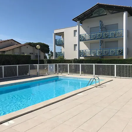 Appart Les Goélands piscine et jardin-2