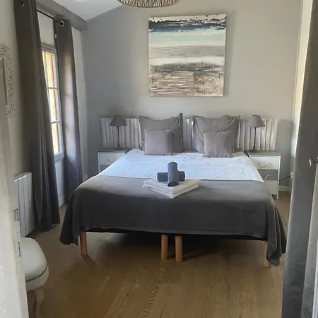 appartement a 50 m de la place aux herbes-3