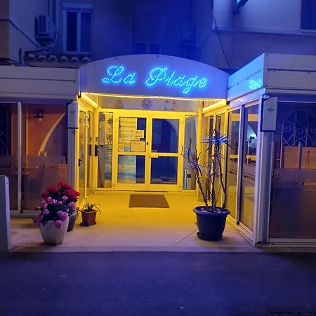 Hotel De La Plage-3