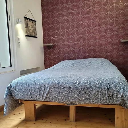 L établissement APPARTEMENT DESIGN vous propose, 1 appartement 2 chambres plus salon, 3 appartements , NETFLIX, lits faits à votre arrivée, serviettes de toilette, Ménage, Wifi ,Plage à 190m, BOX à Vélos, paiement 3 fois sans frais, prix tout compris-3