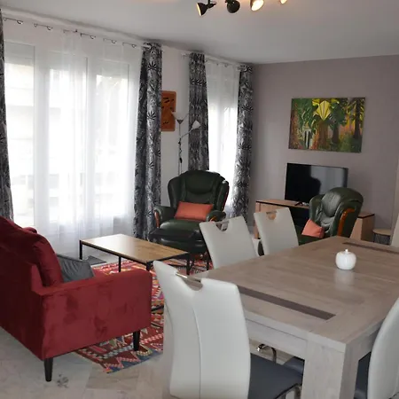 Spacious Flat Close To The Railway Station-2