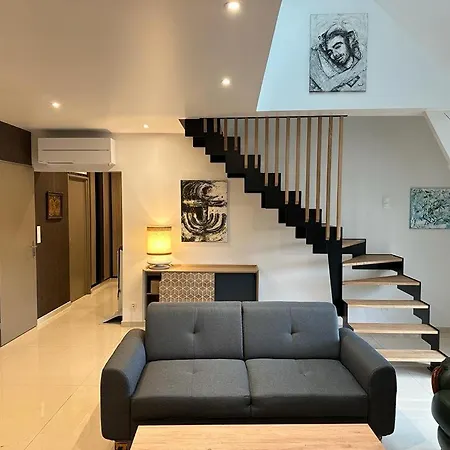 Spacious Flat Close To The Railway Station-3