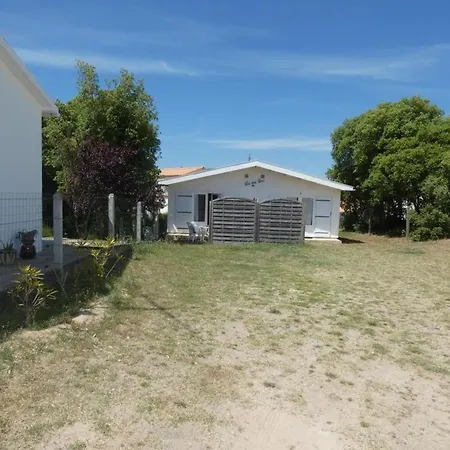 Maison cosy avec terrasse - à 10min à pied de la plage - propice aux familles et animaux acceptés - FR-1-540-219-2