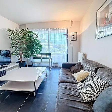 Appartement moderne avec terrasse et parking, au cœur de Granville, à deux pas de la plage ! - FR-1-361-77-2