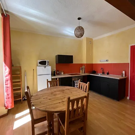 Appart plein centre lit King size , canapé lit et wifi-3