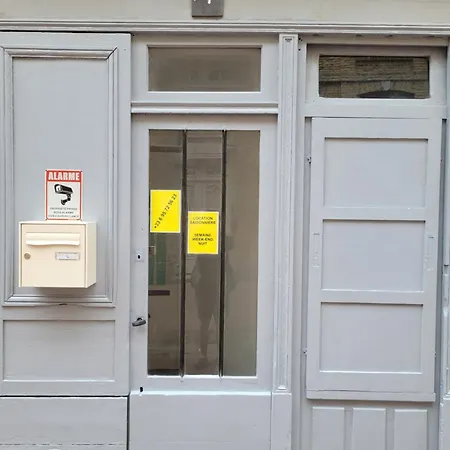 L établissement APPARTEMENT DESIGN vous propose, 1 appartement 2 chambres plus salon, 3 appartements , NETFLIX, lits faits à votre arrivée, serviettes de toilette, Ménage, Wifi ,Plage à 190m, BOX à Vélos, paiement 3 fois sans frais, prix tout compris-2