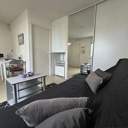 Charmant Studio Rdc A La Rochelle, Pres De La Gare Et Commerces, Parking Prive - Fr-1-246-489-2