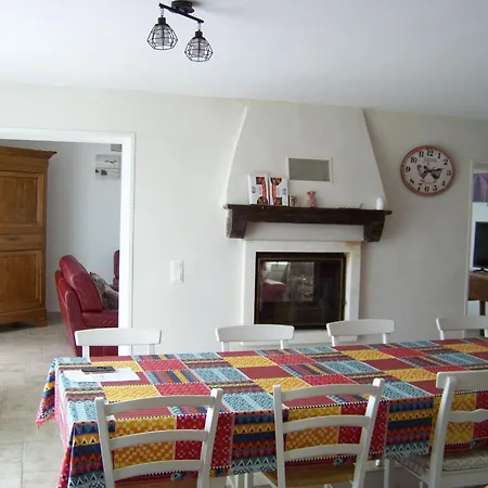 Maison rénovée en pleine campagne avec terrain, terrasse et équipements familiaux - FR-1-426-157-3