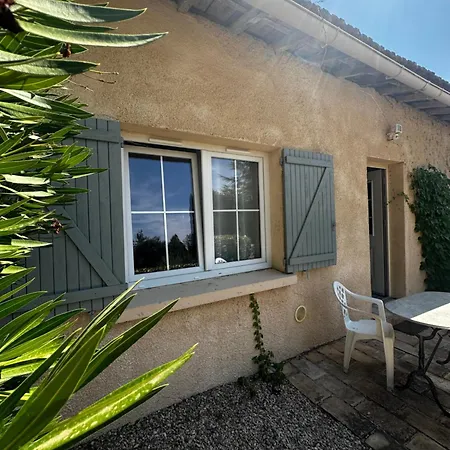Petite maison mitoyenne, clim, rénovée, calme-2