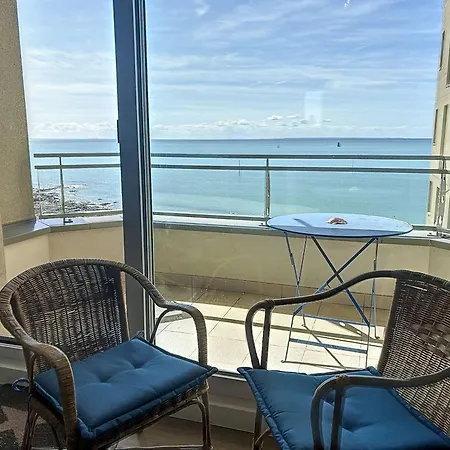 Appartement central avec balcon, parking privé - FR-1-361-66-3