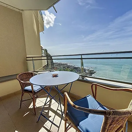 Appartement central avec balcon, parking privé - FR-1-361-66-2