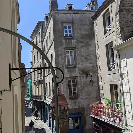 Studio lumineux Intra-muros à 2 pas de la plage.-2
