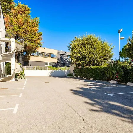 B&B HOTEL Villeneuve Loubet Plage-2