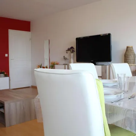 Appartement 3 Pieces Avec Balcon A 20 Min Du Centre De La Rochelle, Proche Plage Et Cinema - Fr-1-246-553-3