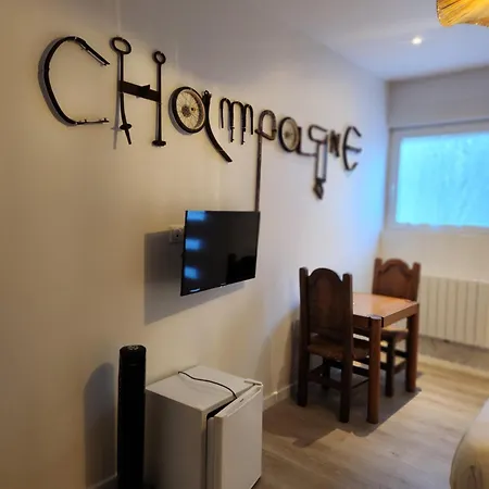 Chambres privées hyper-centre Epernay lit 160x200cm-2