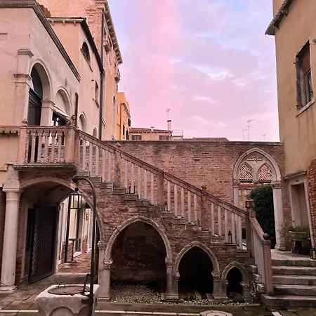 Palazzo Contarini Della Porta Di Ferro-2