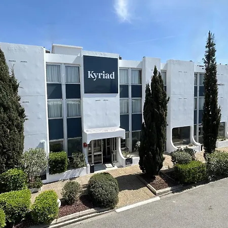 Kyriad Martigues Sud-3