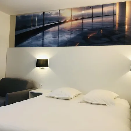 Hotel The Originals Bernay Acropole-2