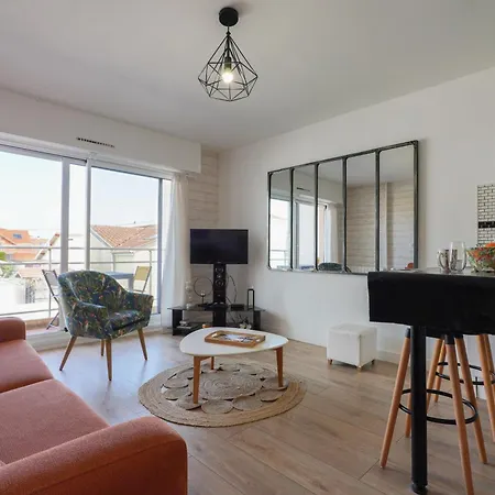 Studio entièrement rénové à deux pas des plages-3