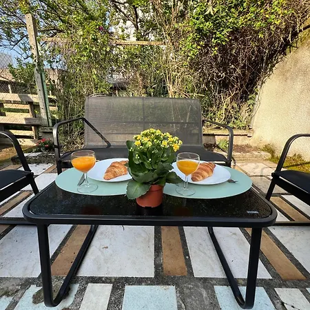 Studios Izicozy I Confort et jardin en ville, proche gare I 2 et 4 pers-3