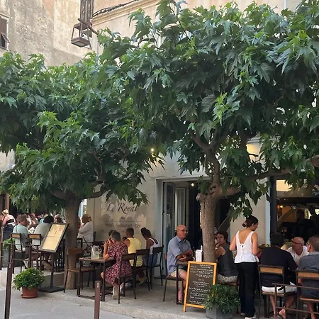Le Royal Hôtel Restaurant-2
