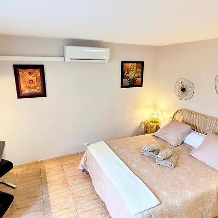 Chambre spacieuse, indépendante, 700m de la gare-3
