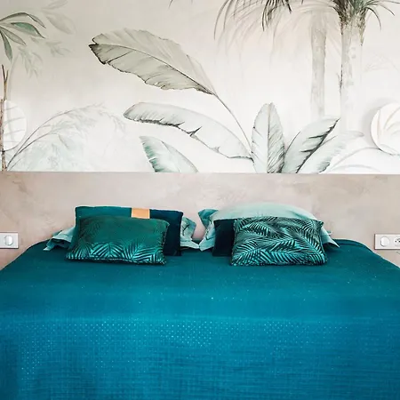 La Villa Nais PADEL&PISCINE -Suites&Appartements-3