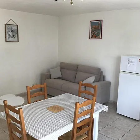 Appartement avec extérieur et parking gratuit-2